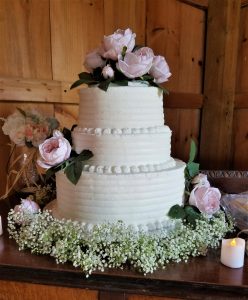 simple and elegant three tier wedding cake