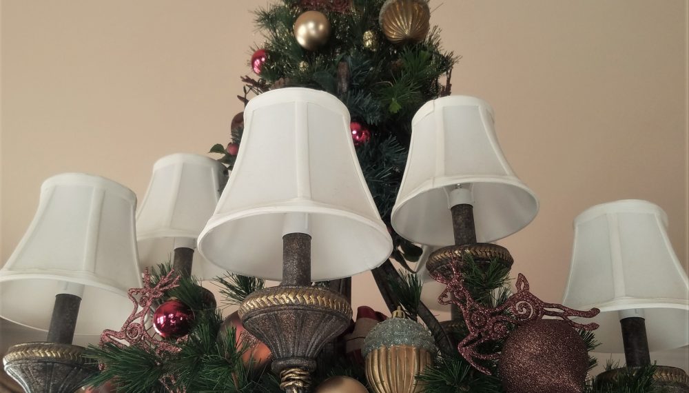 how to decorate a holiday chandelier for Christmas