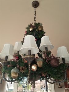 how to decorate a holiday chandelier for Christmas