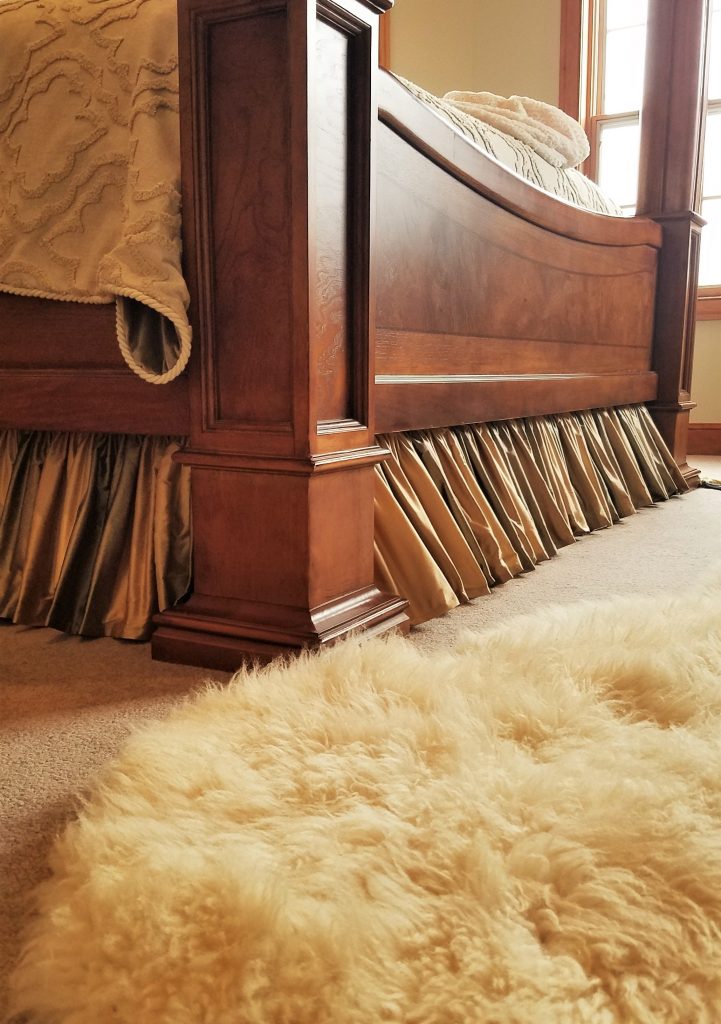 HOW TO SEW A BED SKIRT FOR A POSTER BED Renee Romeo