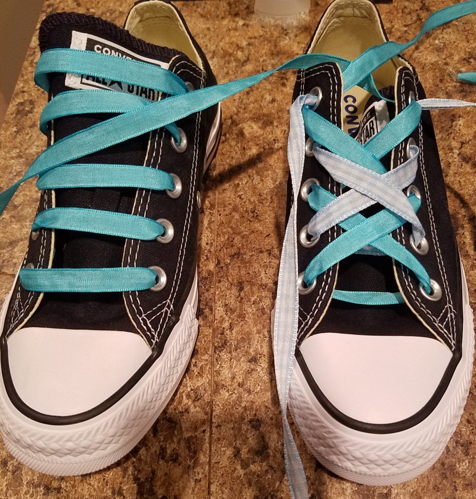 7 WAYS TO LACE SHOES WITH DIY SHOELACES - Renee Romeo